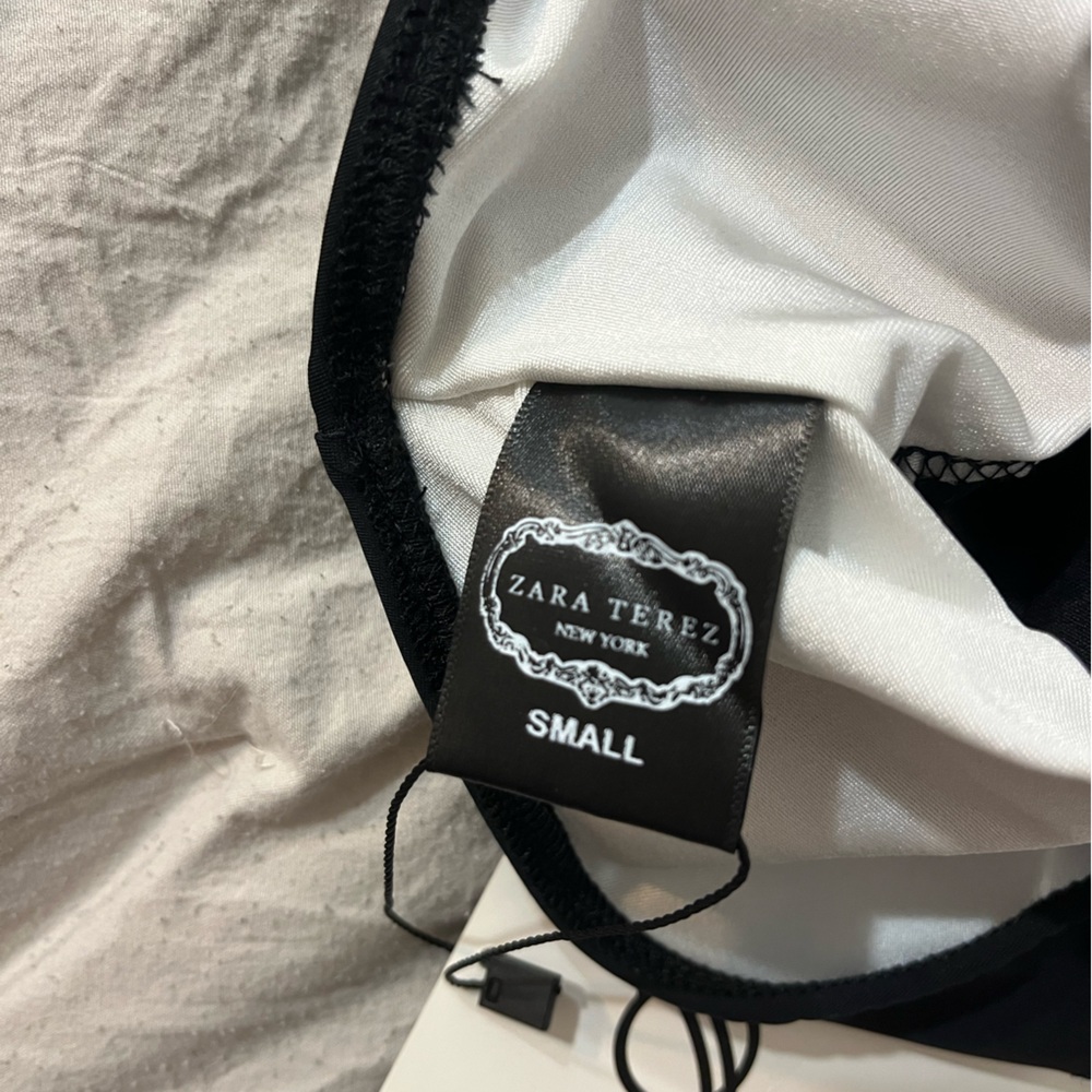 NWT Zara Terez activewear crop top with built in bra - Picture 2 of 3